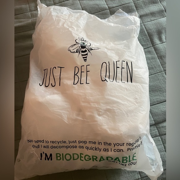 Just bee queen... size medium - Picture 6 of 6